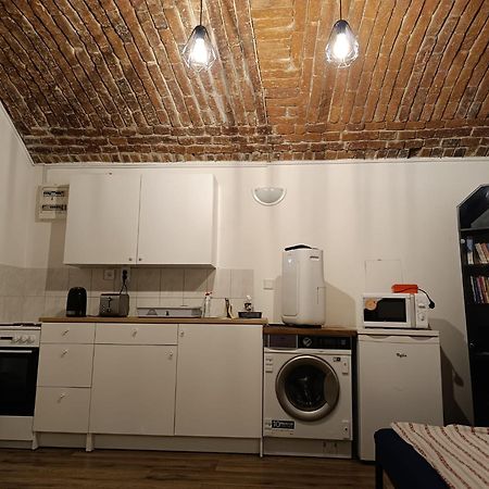 Basic Underground Apartments Next To The Center - Best Tram Line, Cool Local Area 布拉格 外观 照片
